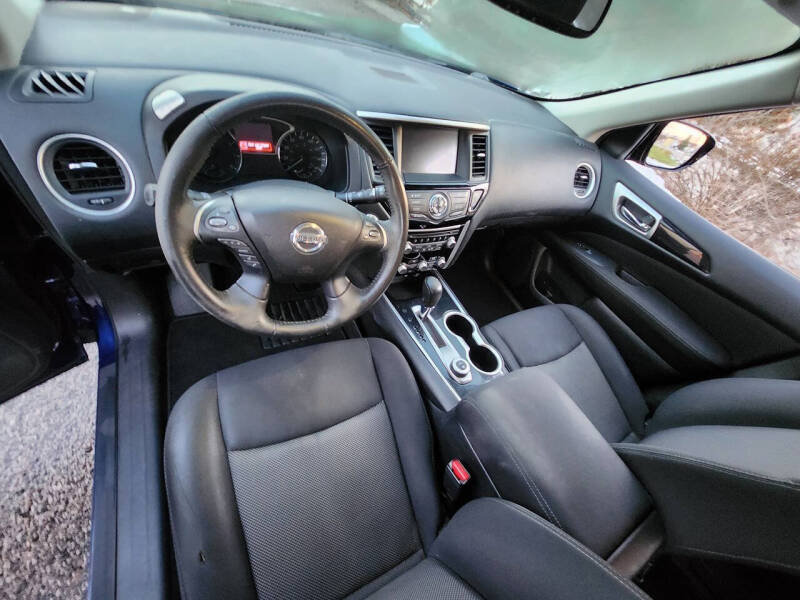 2017 Nissan Pathfinder SV