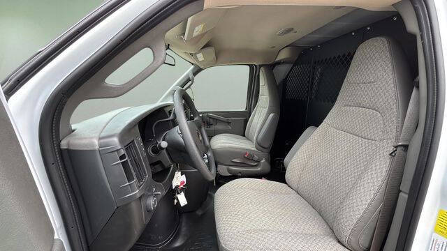 2025 Chevrolet Express 2500