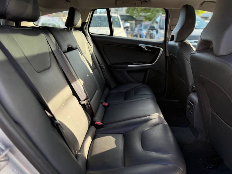 2015 Volvo V60 T5 Drive-E Platinum