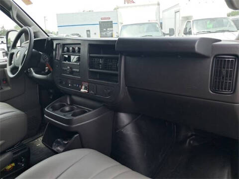 2025 Chevrolet Express 3500