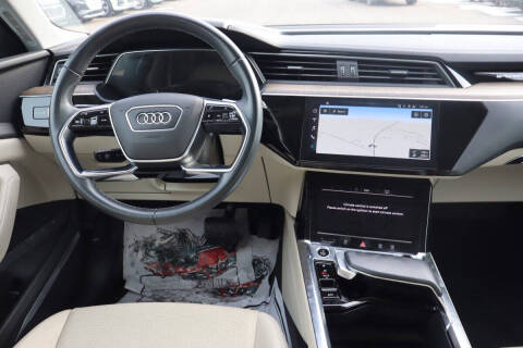 2022 Audi e-tron quattro Premium Plus