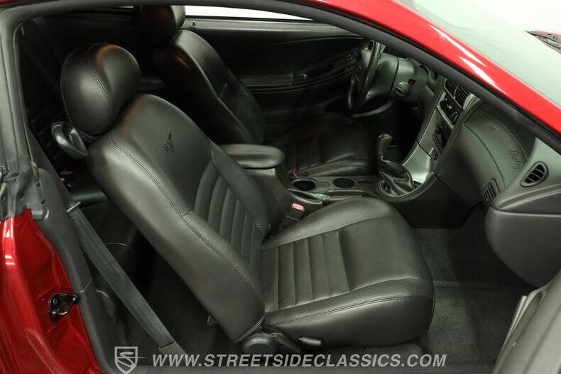 2004 Ford Mustang GT Deluxe