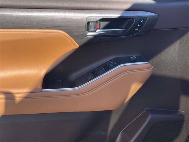 2022 Toyota Highlander Platinum