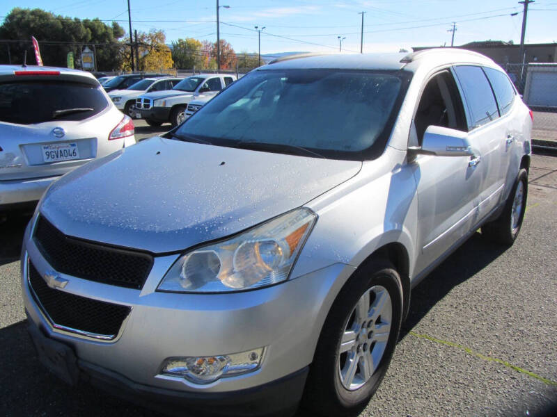 2011 Chevrolet Traverse 1LT photo 2