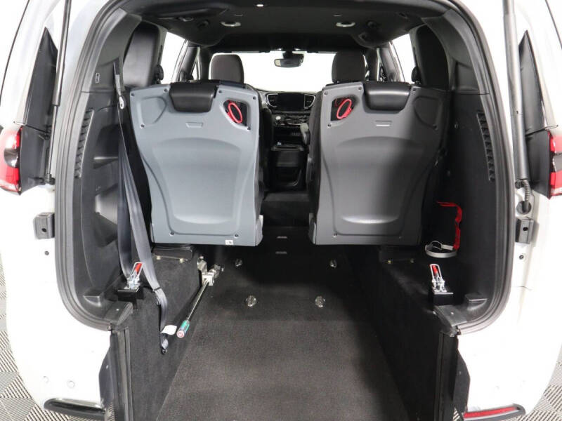 2024 Chrysler Pacifica Touring