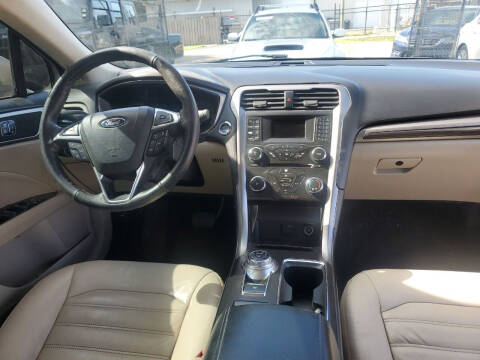 2017 Ford Fusion SE