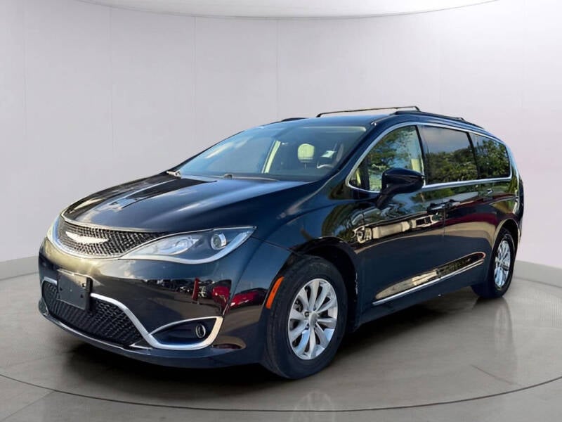 Chrysler Pacifica's photo