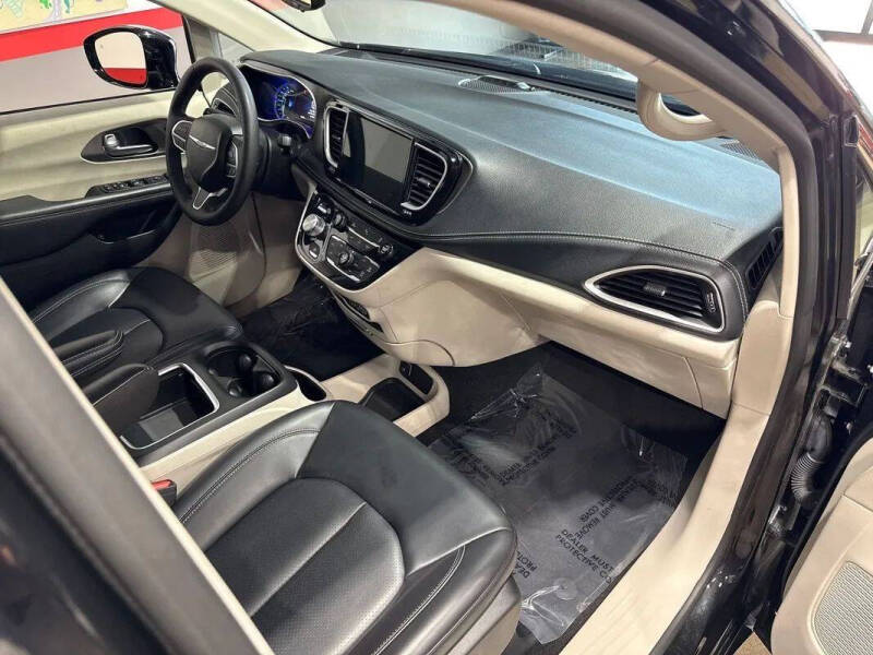 2024 Chrysler Pacifica Plug-In Hybrid Select