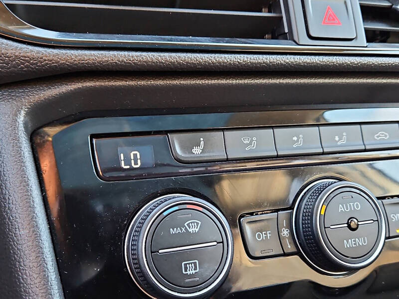 2023 Volkswagen Taos SEL 4Motion