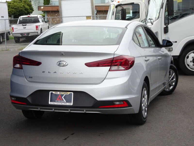 2019 Hyundai Elantra null photo 12