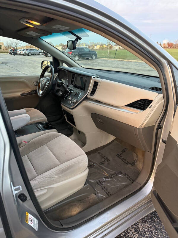 2015 Toyota Sienna LE 8-Passenger