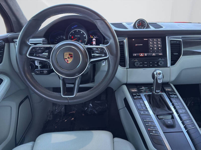 2017 Porsche Macan Turbo