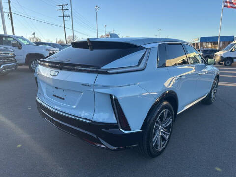 2024 Cadillac LYRIQ Luxury 1