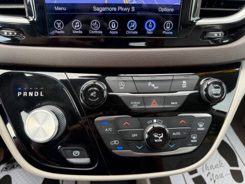 2017 Chrysler Pacifica Touring-L