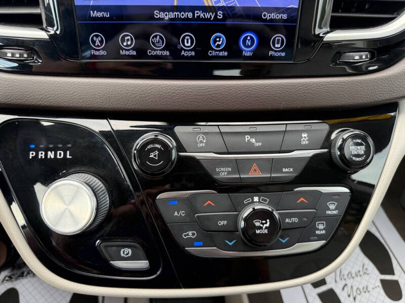 2017 Chrysler Pacifica Touring-L