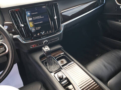 2018 Volvo S90 T6 Momentum