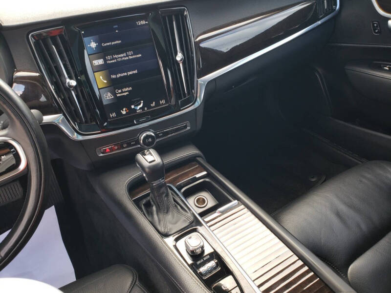 2018 Volvo S90 T6 Momentum