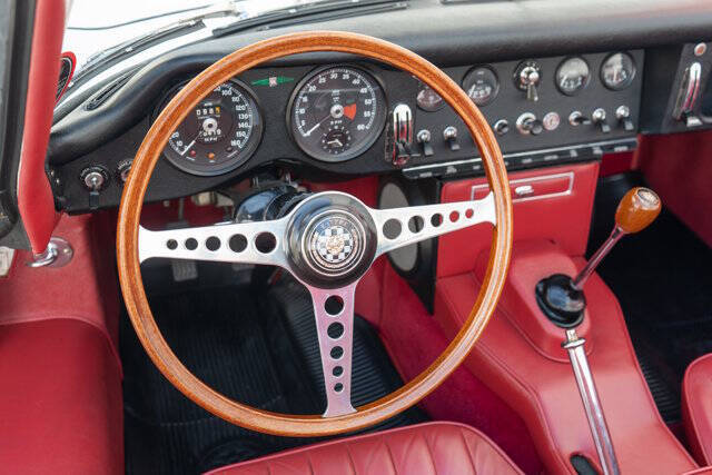 1966 Jaguar E-Type 13