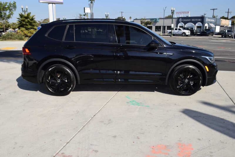 2023 Volkswagen Tiguan SE R-Line Black