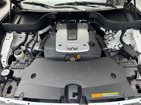 2017 Infiniti QX70