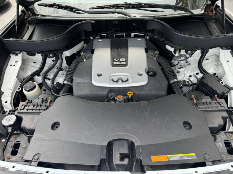 2017 Infiniti QX70