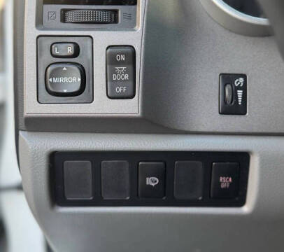 2013 Toyota Sequoia SR5