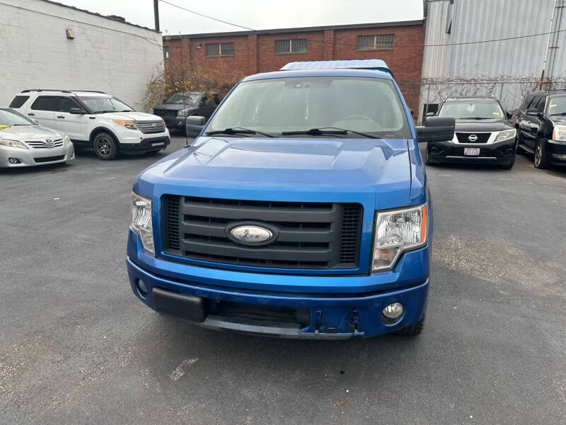 2009 Ford F-150 STX photo 2