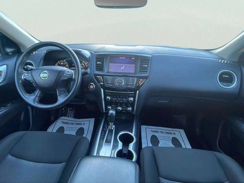 2020 Nissan Pathfinder SV