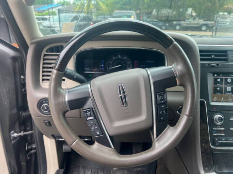 2017 Lincoln Navigator Select