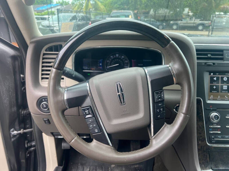 2017 Lincoln Navigator Select