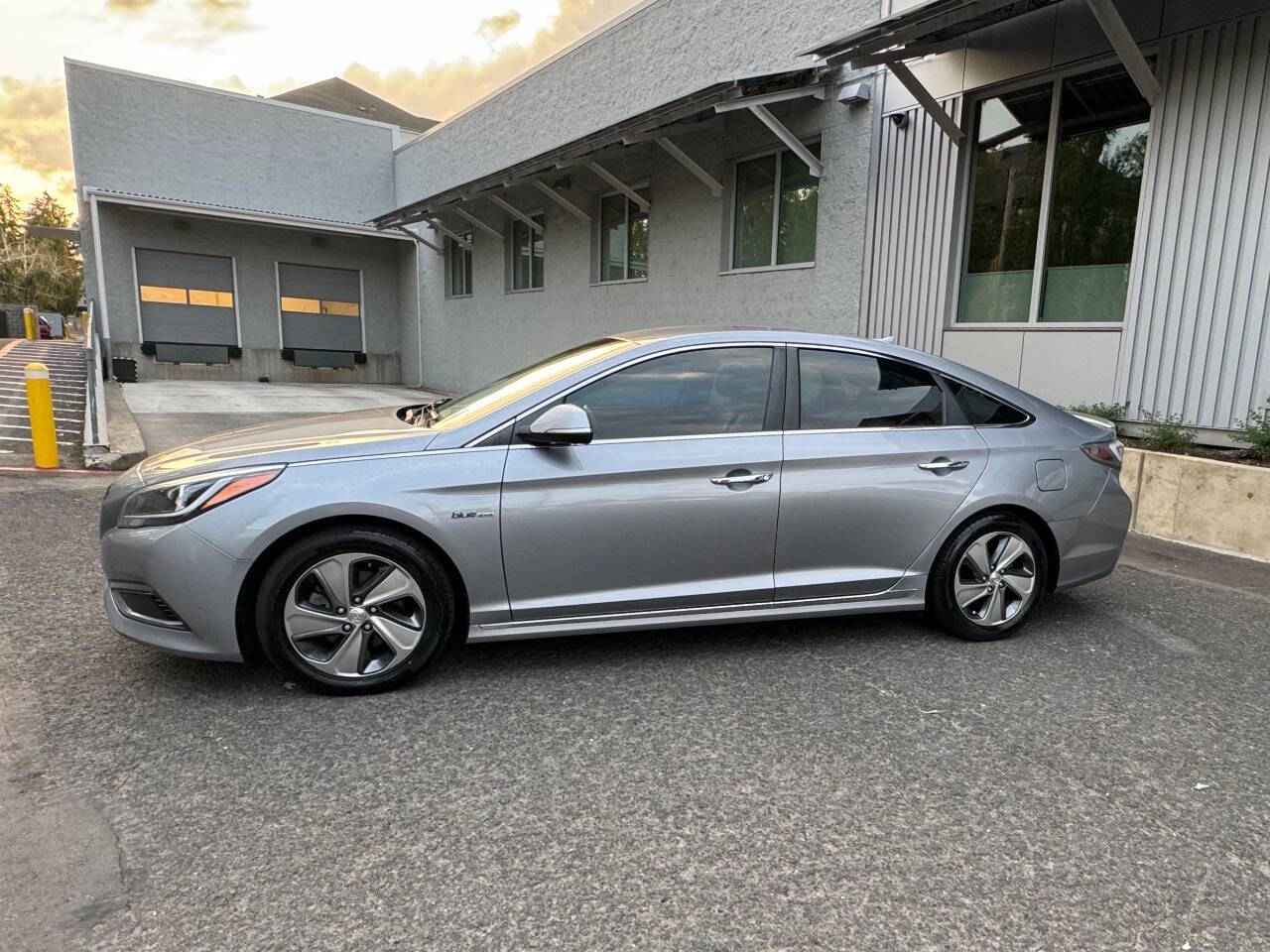 2016 Hyundai SONATA Hybrid for sale at Worldwide Auto in Portland, OR