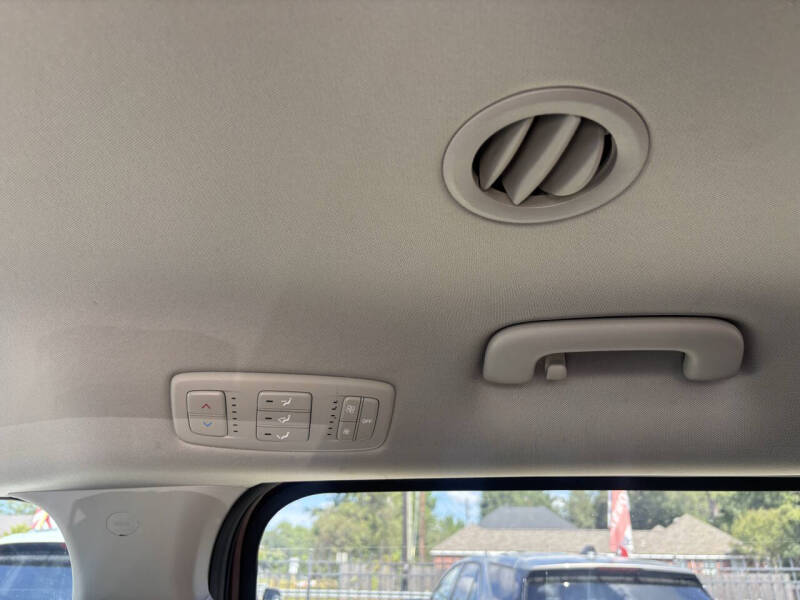 2023 Kia Carnival LX