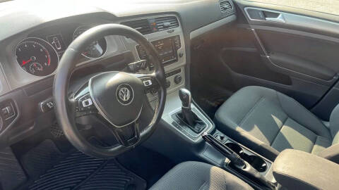 2016 Volkswagen Golf SportWagen