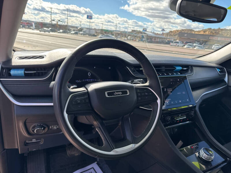 2023 Jeep Grand Cherokee Laredo