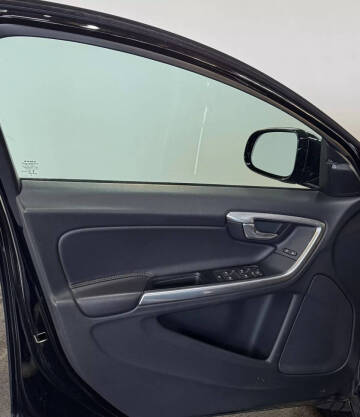 2017 Volvo V60 Cross Country T5 Premier