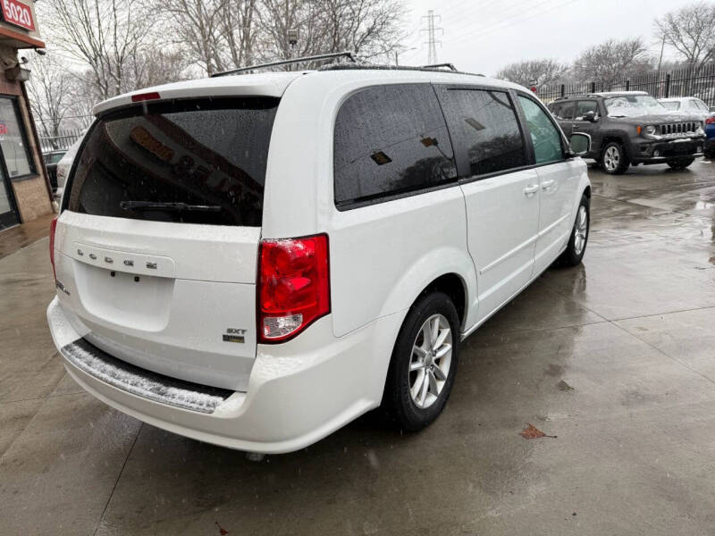 2015 Dodge Grand Caravan SXT photo 4