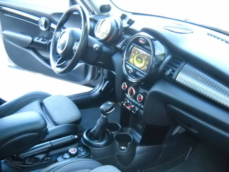 2017 MINI Hardtop 4 Door Cooper