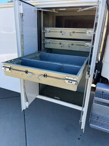 2011 Freightliner M2 106