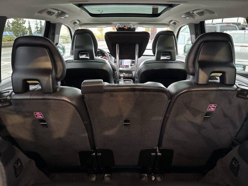 2016 Volvo XC90 T6 Momentum