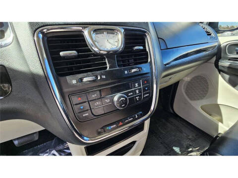 2015 Chrysler Town and Country Touring