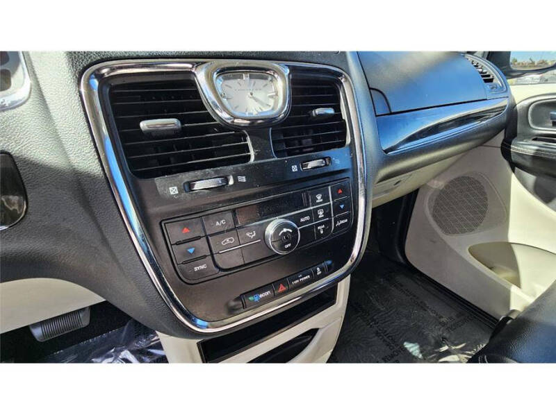 2015 Chrysler Town and Country Touring