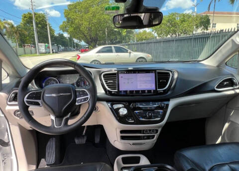 2022 Chrysler Pacifica Touring L