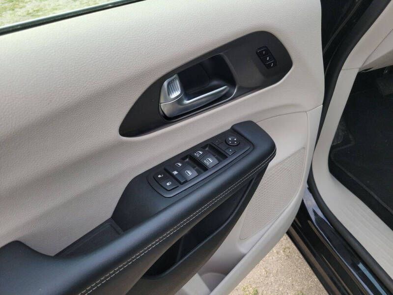 2024 Chrysler Pacifica Plug-In Hybrid Select