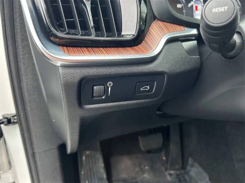 2022 Volvo S60 B5 Momentum