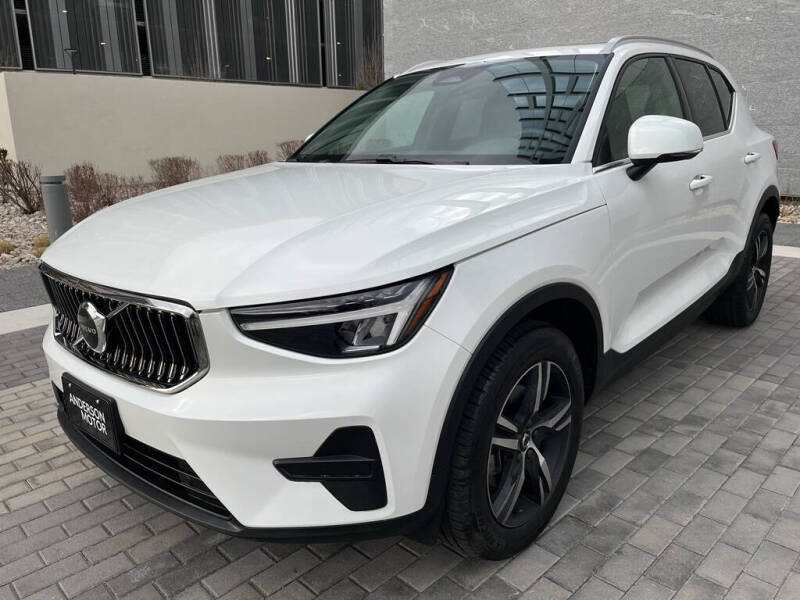2025 Volvo XC40 B5 Core Bright Theme