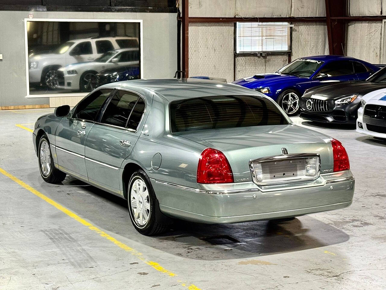 2004 Lincoln Town Car for sale at Carnival Car Company in Victoria, TX