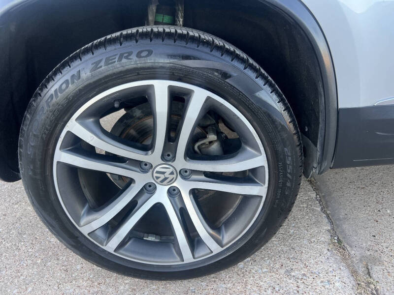 2017 Volkswagen Tiguan 2.0T SEL 4Motion