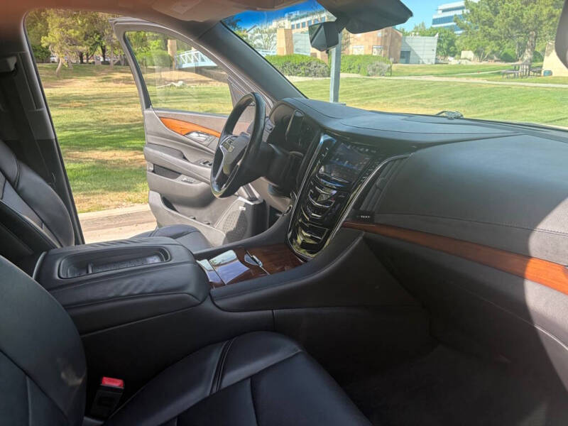 2017 Cadillac Escalade ESV Luxury