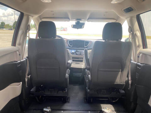 2022 Chrysler Voyager LX