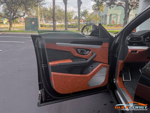 2022 Lamborghini Urus